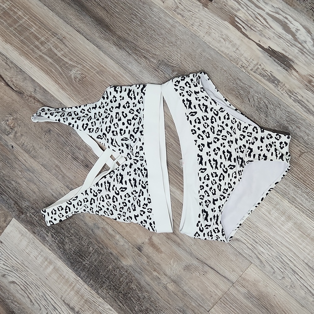Black and white 2 piece